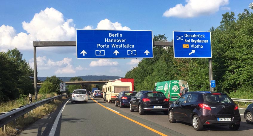 Wegen Arbeiten an der Brücke „Babbenhausener Straße“ über die A30 auf Höhe des Kreuzes Bad Oeynhausen muss die Autobahn ab heute bis zum 20. Dezember in Fahrtrichtung Vlotho voll gesperrt werden. 