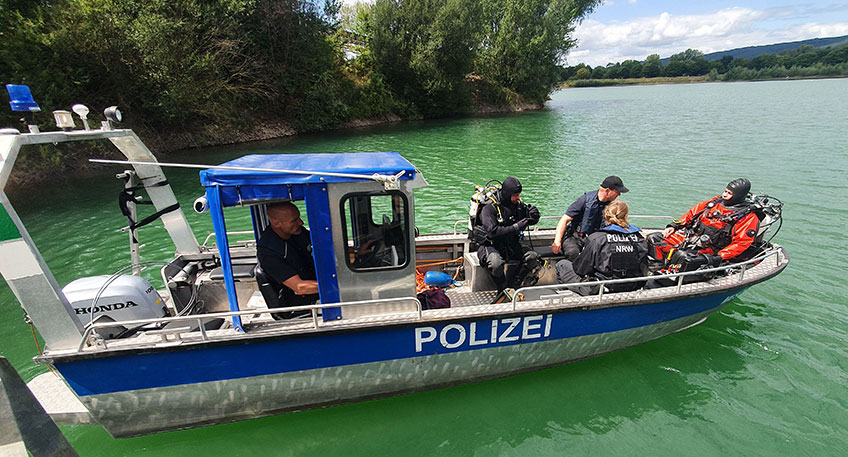 Die beiden seit dem vergangenen Sonntag (24.07.) in einem Baggersee bei Porta Westfalica-Vennebeck Vermissten konnten am heutigen Sonntag nur noch leblos aufgefunden werden.