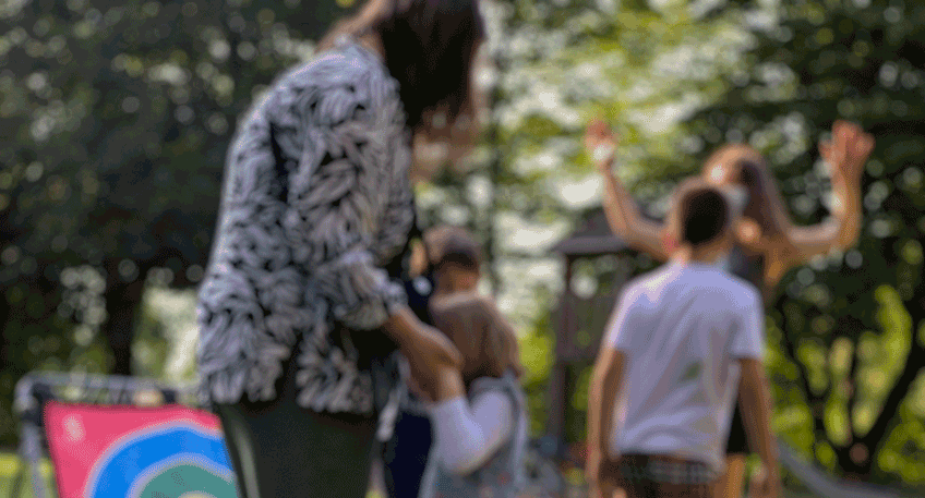 Auch in diesem Jahr fahren die Spielmobile Bullerjahn und Trullertrine auf Mindener Spielpl&auml;tze, um f&uuml;r ordentlich Wirbel zu sorgen. Denn Bullerjahn und Trullertrine entdecken mit den Kindern, was auf Mindener Spielpl&auml;tzen alles m&ouml;glich ist. Und das bereits seit rund 43 Jahren.