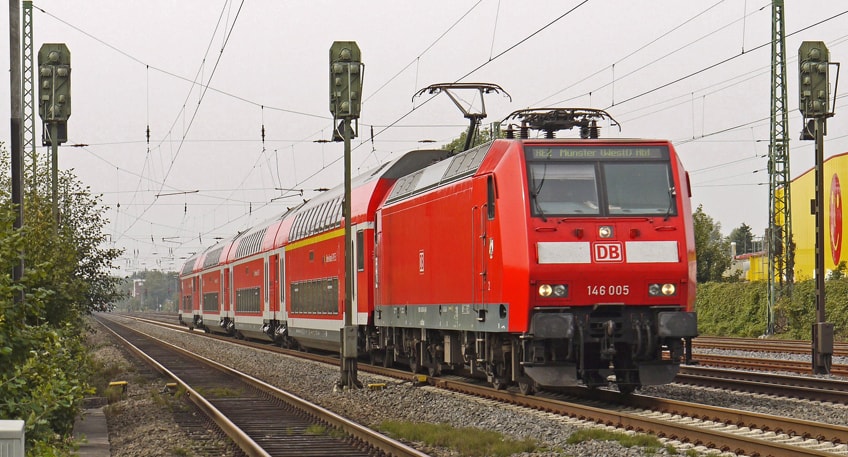 Am Montag wird fast alles stillstehen: Die Deutsche Bahn stellt den gesamten Fernverkehr und größtenteils auch den Regionalverkehr ein. Auch viele Flüge werden ausfallen, vor Ort Busse und Straßenbahnen nicht fahren.