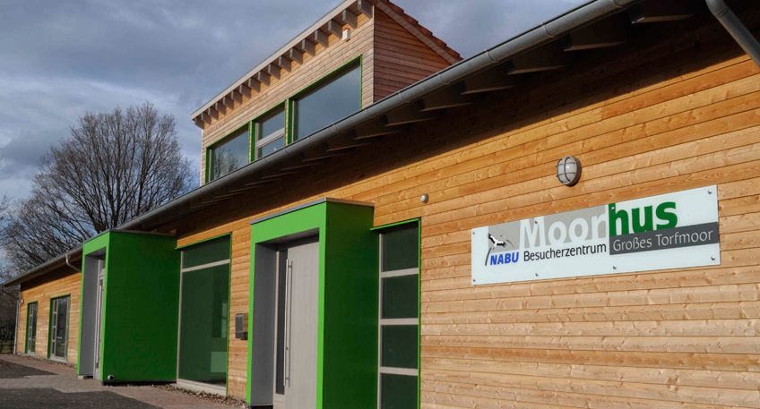 Zum „Abenteuer Hochmoor“ lädt das NABU Besucherzentrum Moorhus zusammen mit dem zertifizierten Natur- und Landschaftsführer (ZNL) Ralf Quellhorst am Sonntag, 26.03.23. Der erfahrene Moorführer stellt den ausgefallenen Lebensraum Hochmoor mit seinen besonders angepassten Pflanzen und Tieren genauer vor.