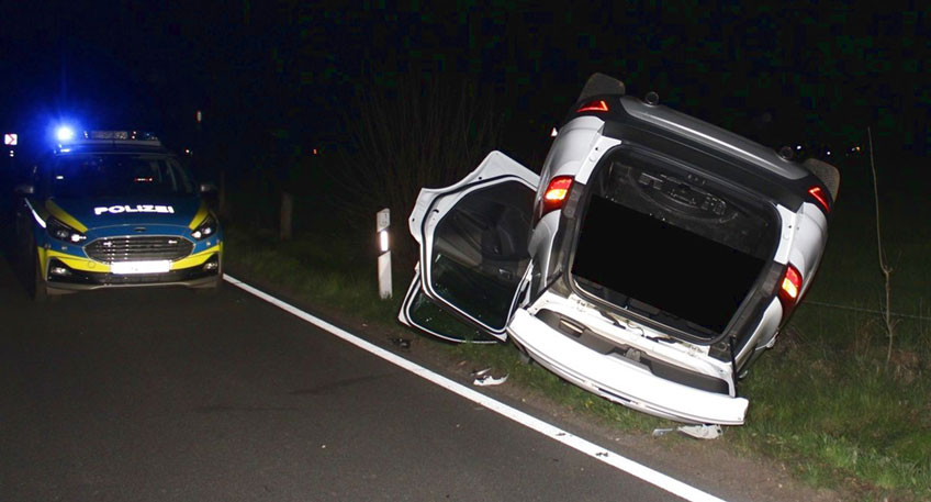 Da sich der Verdacht einer Trunkenheitsfahrt ergab, wurde der Mindenerin eine Blutprobe entnommen. Außerdem wurde ihr Führerschein von den Gesetzeshütern sichergestellt, der Wagen musste abgeschleppt werden.