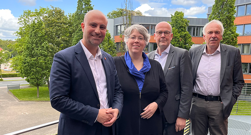 (v.l.) Landrat Ali Doğan, Kreisdirektorin Nicole Streitz, Dezernent Hans-Joerg Deichholz und Dezernent Lutz Freiberg. Foto: Anna Breder /Kreis Minden-L&uuml;bbecke