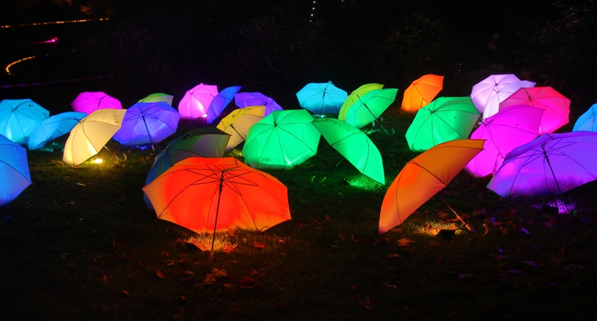 20230617_hallo_minden_bad_oeynhause_parklichter_Beleuchtete_Schirme_c_Flash_Art