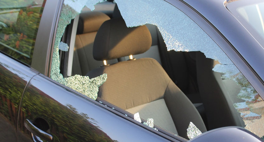 Unbekannte haben in den Abend- oder Nachtstunden zu Donnerstag in Eidinghausen und Werste an mindestens neun Fahrzeugen ihr Unwesen getrieben und diese aufgebrochen. Darunter waren zwei Autos in der Diesterwegstra&szlig;e sowie drei in der Aalstra&szlig;e betroffen.