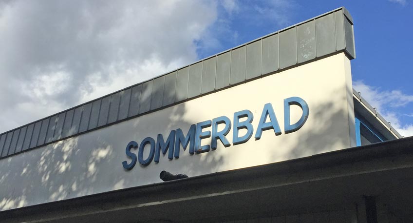 Das Sommerbad bleibt bis auf Weiteres geschlossen, das teilt der Verein auf seiner Homepage mit. Nach einem Wasserschaden fehlt ein dringend ben&ouml;tigtes Ersatzteil, ohne dem der Badebetrieb nicht m&ouml;glich ist.