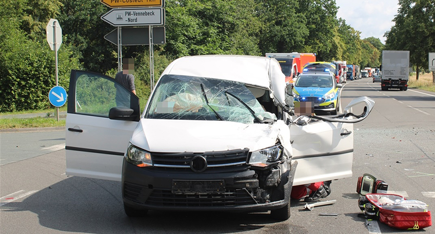 Bei einem Verkehrsunfall auf der B 482 in Porta Westfalica wurde am Dienstagtagmorgen ein Fahrzeugführer verletzt.