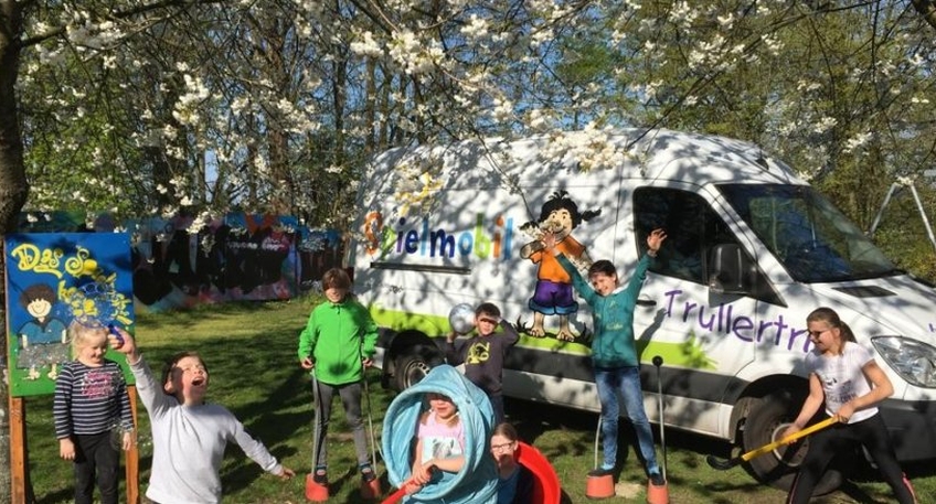 https://www.hallo-minden.de/data-minden/Archiv_Bilder/2023/202308_August/20230801_hallo_minden_minden_spielmobil-trullertrine.jpg