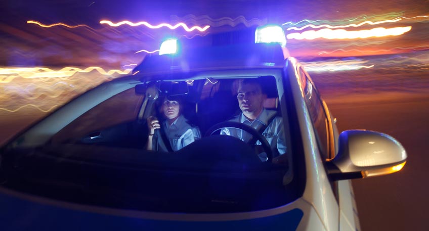 Ein 23-j&auml;hriger Mindener musste am Dienstagabend wegen des Verdachts der Teilnahme an einem illegalen Kraftfahrzeugrennen sein Auto und seinen F&uuml;hrerschein abgeben. Hinzu kommt der Tatvorwurf einer N&ouml;tigung im Stra&szlig;enverkehr.