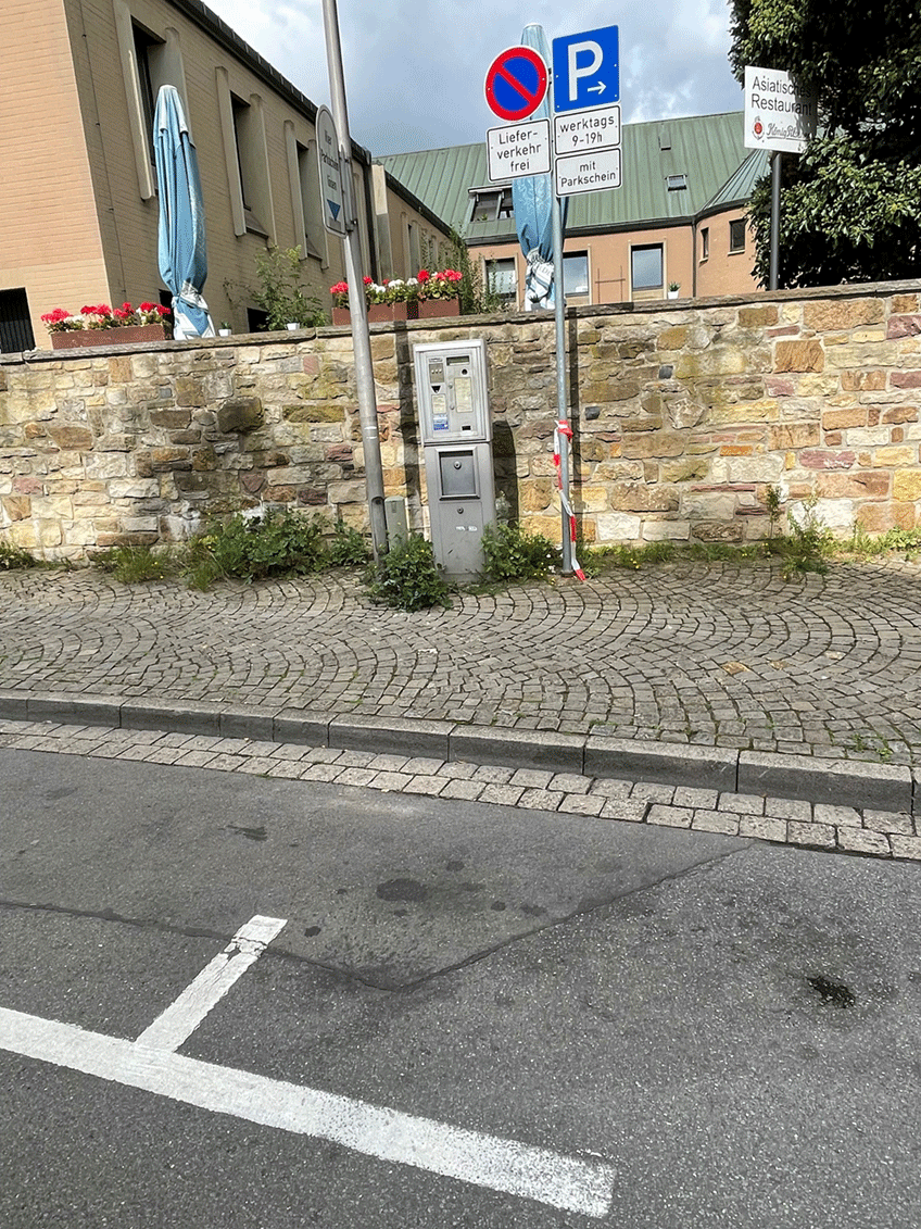 Bei der Ordnungsbeh&ouml;rde der Stadt Minden mehren sich seit Inbetriebnahme der versenkbaren Polleranlagen die Beschwerden von Gesch&auml;ftsinhaberinnen und &ndash;inhabern, dass die eingerichteten Ladezonen am Rand der Fu&szlig;g&auml;ngerzone h&auml;ufig von dort unberechtigt stehenden Fahrzeugen zugeparkt sind.