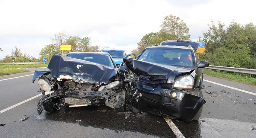 Am Dienstagnachmittag kam es auf der B 482 in H&ouml;he der Anschlussstelle Dankersen zu einem Unfall mit drei Beteiligten. Zwei Autofahrer wurden dabei verletzt.