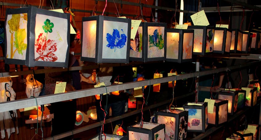 Die st&auml;dtische Kindertagesst&auml;tte Hahlen l&auml;dt alle Eltern, Kinder und Interessierte am Freitag, 3. November 2023, zu einem Laternenfest mit anschlie&szlig;endem Umzug ein. Das Fest beginnt um 16.30 Uhr drau&szlig;en auf dem Kita-Gel&auml;nde (Zwischen den Wegen 8, 32427 Minden).