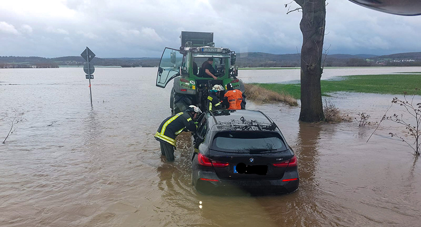 20231225 hallo minden hochwasser eisbergen rettung 01