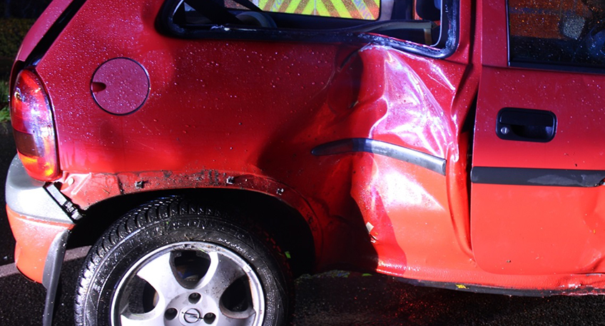 Bei einem Verkehrsunfall auf der Ringstra&szlig;e hat sich am Montagabend ein 28 Jahre alter Autofahrer offenbar leichte Verletzungen zugezogen.