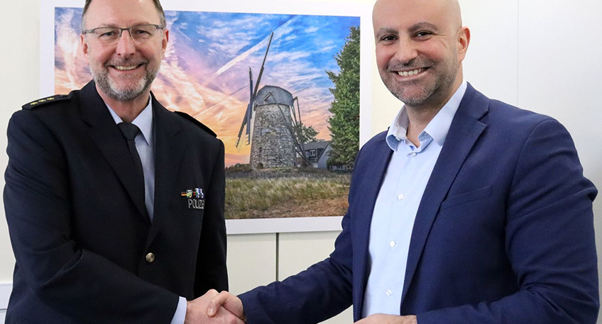 Bj&ouml;rn Brocks ist der neue Leiter der Direktion Gefahrenabwehr/Einsatz. Der Polizeidirektor steht somit der gr&ouml;&szlig;ten Direktion bei der Kreispolizeibeh&ouml;rde Minden-L&uuml;bbecke mit den sechs Polizeiwachen, den Diensthundf&uuml;hrern, dem Bezirksdienst sowie der Leitstelle vor. 