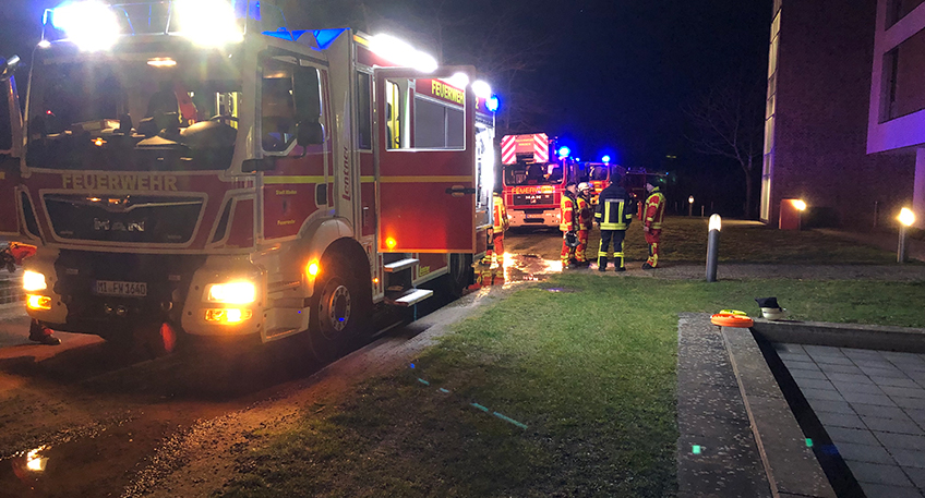 Am 25.02. um 21:07 Uhr wurde die Feuerwehr Minden aufgrund einer Ausl&ouml;sung der Brandmeldeanlage zum Johannes-Wesling-Klinikum alarmiert. Bereits auf der Anfahrt kam aus dem Objekt die Meldung, dass es sich um ein best&auml;tigtes Feuer im WC-Bereich handelt.