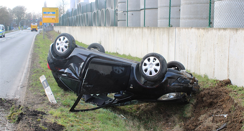 Wegen eines Verkehrsunfalls im Stadtteil Werste r&uuml;ckten die Beamten am Freitagnachmittag zur Werster Stra&szlig;e aus. Vor Ort trafen die Polizisten auf ein Fahrzeug, das sich offensichtlich zuvor &uuml;berschlagen hatte.