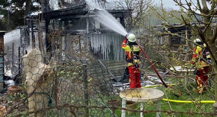 20240408 hallo minden brand gartenlaube 01