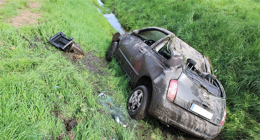 Leicht verletzt wurde am Sonntagmorgen eine junge Autofahrerin aus Stemwede, als sie auf der Schepshaker Straße die Kontrolle über ihren Wagen verlor und sich damit überschlug.