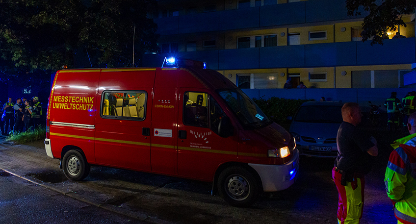 Die Freiwillige Feuerwehr Porta Westfalica wurde am Pfingstsonntag, 19.05.2024, zu einem Gasalarm in den Ortsteil Lerbeck, Georg-Rost-Str., alarmiert. In einem Wohnblock hatten Bewohner einen bei&szlig;enden Geruch bemerkt und die Feuerwehr alarmiert.