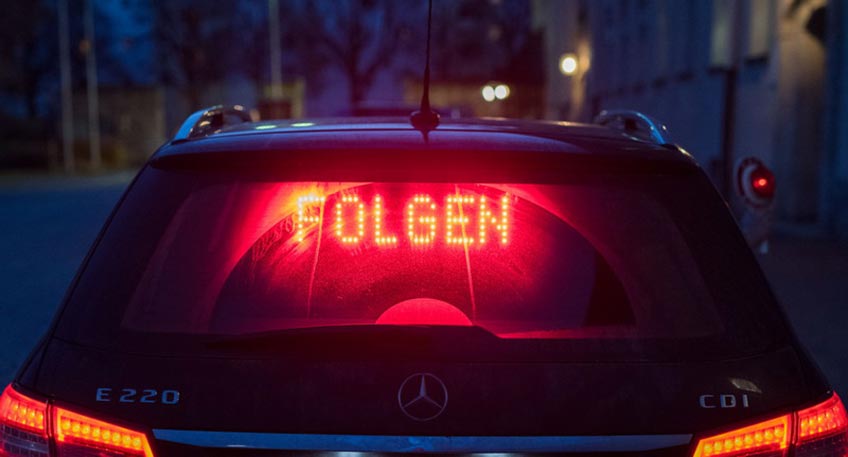 In der Nacht zu Mittwoch wurde der Fahrer eines Pkw gleich mehrfach im Bereich der Innenstadt w&auml;hrend der Fahrt aus einem anderen Wagen durch Lichtstrahlen eines "Laser-Pointers" geblendet.