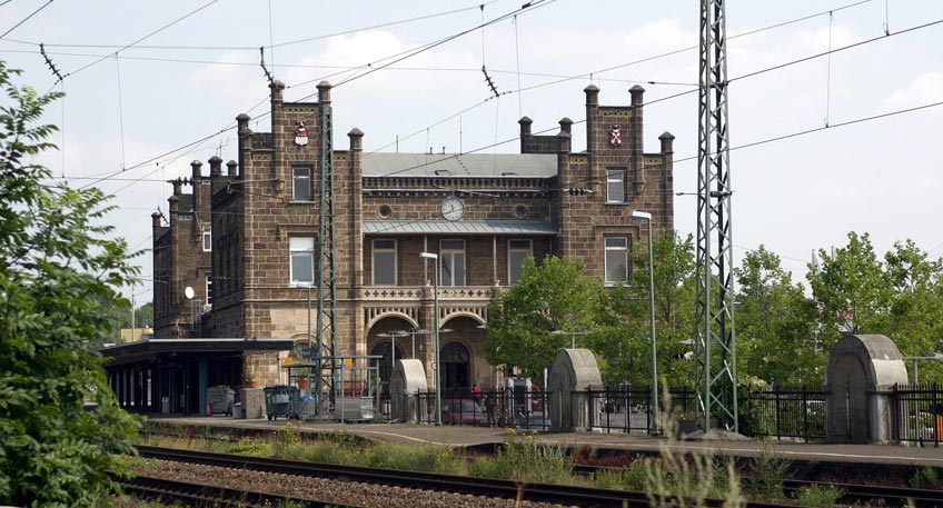 Aufgrund einer Bombendrohung wurde der Mindener Bahnhof in den Abendstunden des Samstags kurzfristig ger&auml;umt. Nach rund einer dreiviertel Stunde gab es Entwarnung. Gegen den bisher unbekannten Anrufer wurde eine Anzeige wegen St&ouml;rung des &ouml;ffentlichen Friedens durch Androhung von Straftaten eingeleitet.