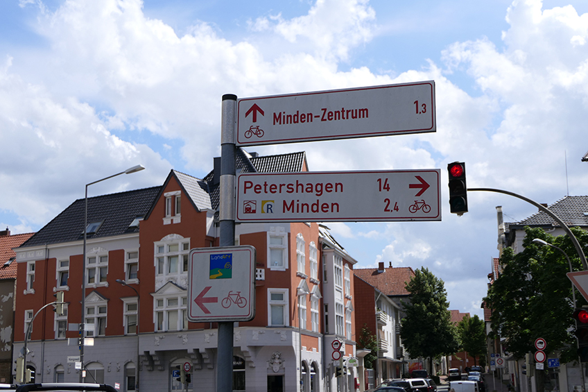 Das ist auch interessant: L772: Schadstellensanierung auf der Hartumer Straße in Hille  nachtfrequenz 2024 bietet Festival, Graffiti und Gaming  Aktuelle Verkehrsmeldungen  Hier wird geblitzt  Anzeige Eigenanzeige-HaMi-2020-55cent-848x457