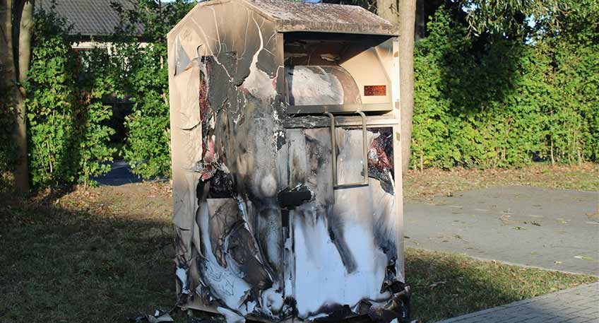 Die Polizei wurde am Samstagmorgen zu einem qualmenden Kleidercontainer nach Petershagen gerufen. Ein entsprechendes Ermittlungsverfahren wegen Sachbeschädigung wurde eingeleitet - die Polizei sucht Zeugen.