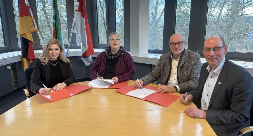 https://www.hallo-minden.de/data-minden/Archiv_Bilder/2025/202502_Februar/20250204_hallo_minden_kreis_vertrag_frauenhauser.jpg