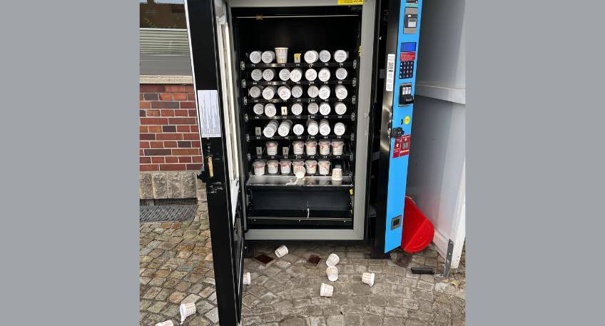https://www.hallo-minden.de/data-minden/Archiv_Bilder/2025/202505_Mai/20250506_hallo-minden_polizei_AutomatenaufbrucheEiscafe.jpg