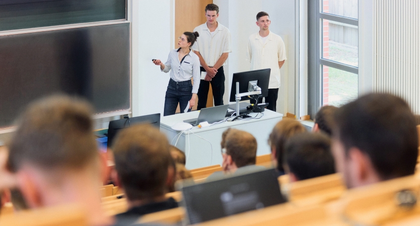 https://www.hallo-minden.de/data-minden/Archiv_Bilder/2025/202508_August/20250803_hallo_minden_hochschule_bielefeld_Ergonomisch_Pollmeier_0044.jpg