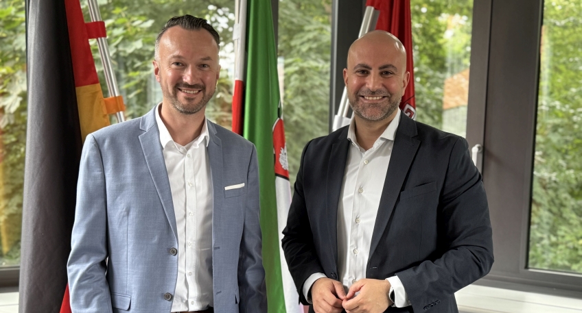 https://www.hallo-minden.de/data-minden/Archiv_Bilder/2025/202508_August/20250803_hallo_minden_kreis_Frank_Holtmann_und_Ali_Dogan.jpg
