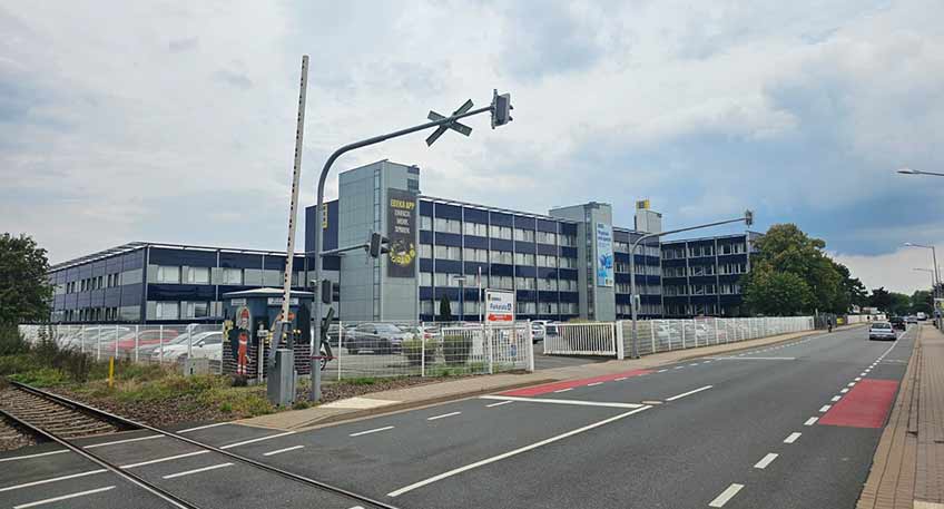 Die EDEKA Minden-Hannover beginnt in Kürze mit den vorbereitenden Maßnahmen für den Abriss des ehemaligen Verwaltungsgebäudes an der Wittelsbacherallee 61 in Minden. 
