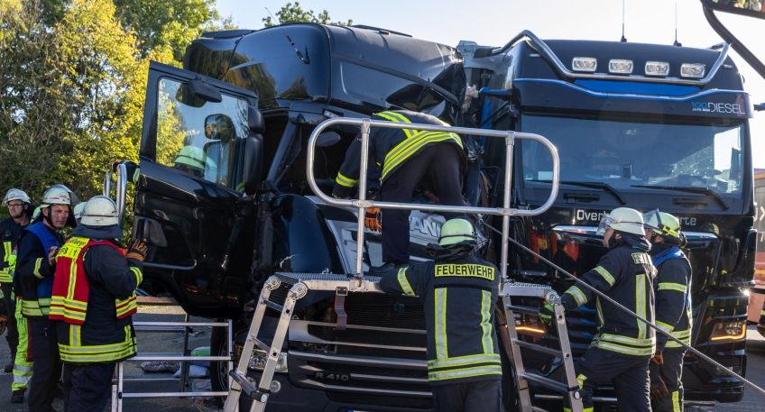 https://www.hallo-minden.de/data-minden/Archiv_Bilder/2025/202509_September/20250924_hallo_minden_freiwillige_feuerwehr_porta_unfall_2_lkw_1.jpg