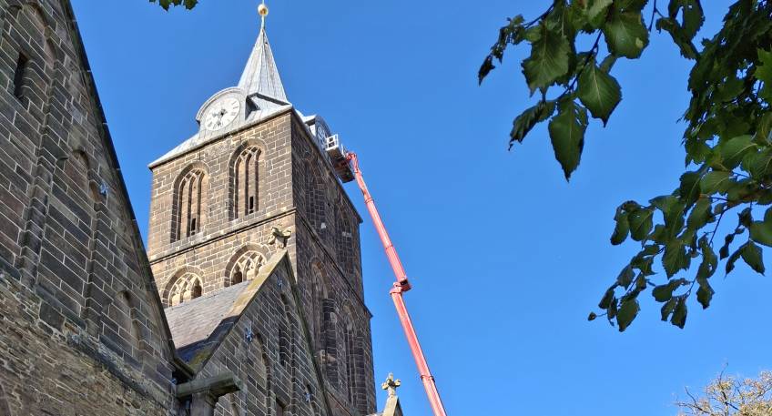 https://www.hallo-minden.de/data-minden/Archiv_Bilder/2025/202509_September/20250928_hallo_minden_st._marien_Hubsteiger_am_Turm_der_St._Marienkirche_peter_bosche.jpg