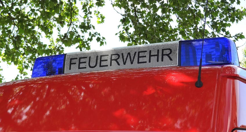 Mit einem Großaufgebot sind Polizei und Feuerwehr in der Nacht zu Donnerstag wegen eines Brandes nach Hille-Holzhausen II ausgerückt.