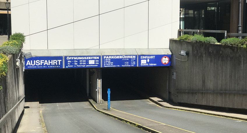 Für eine bessere Auslastung der Rathaus-Garage am Theater hat die Mindener Parkhaus GmbH jetzt nach Absprache zwischen dem Aufsichtsrat und der Stadt Minden (Fachbereich Städtebau und Feuerschutz) den Tagestarif deutlich gesenkt.
