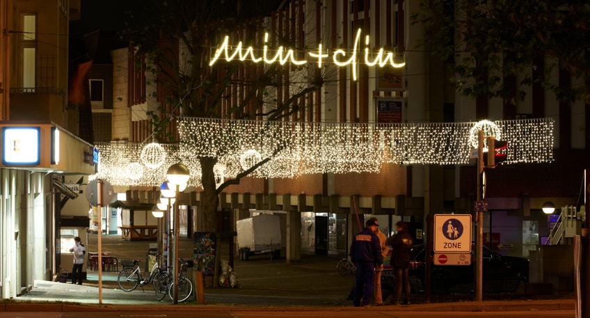 Mit dem Start des diesjährigen Weihnachtsmarktes am 25. November gelten besondere Regelungen für die Zufahrt in die Mindener Innenstadt. Zum Schutz der Veranstaltung und ihrer Besucherinnen und Besucher wird die Zufahrt in die Fußgängerzone während der Öffnungszeiten des Weihnachtsmarktes eingeschränkt.