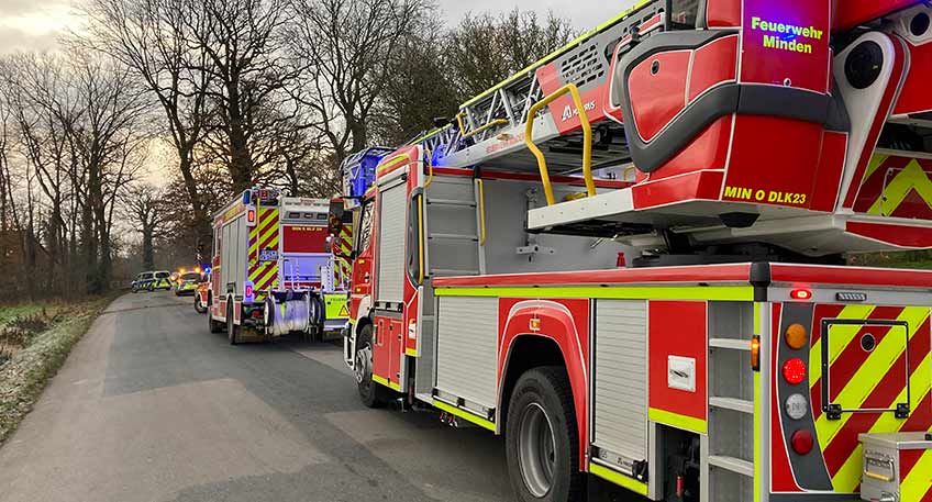 20251208 hallo minden unfall baum 00