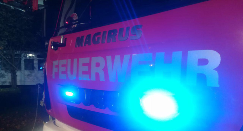 An einem Haus im Stadtteil K&ouml;nigstor sorgten am Dienstagabend mehrere brennende M&uuml;lltonnen f&uuml;r einen Einsatz der Polizei und Feuerwehr.