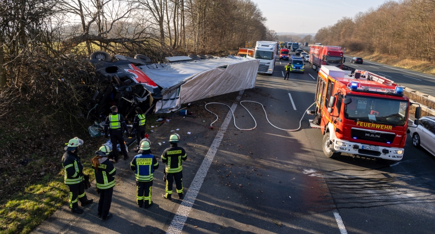 https://www.hallo-minden.de/data-minden/Archiv_Bilder/2026/202601_Januar/20260122_hallo_minden_feuerwehr_porta_unfall_lkw.jpg
