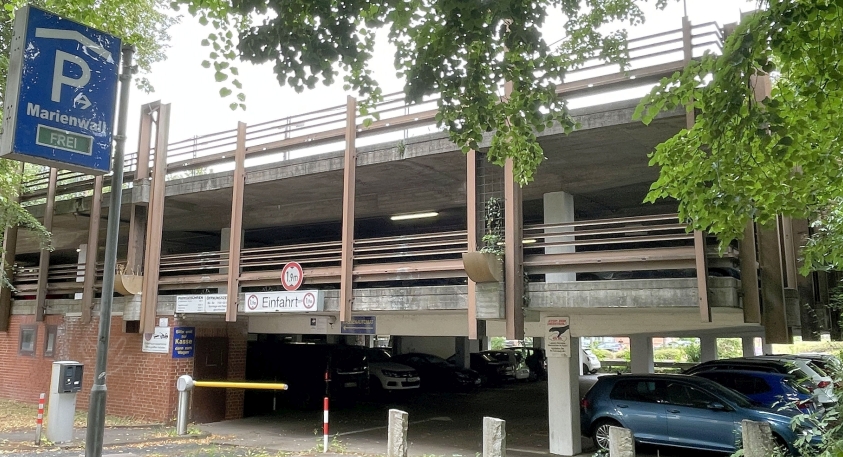 https://www.hallo-minden.de/data-minden/Archiv_Bilder/2026/202604_April/20260401_hallo_minden_minden_Die_Stellplatze_im_1978_errichteten_Parkhaus_sind_eng.jpg