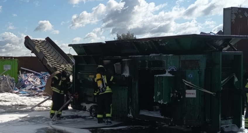 https://www.hallo-minden.de/data-minden/Archiv_Bilder/2026/202607_Juli/20260705_hallo_minden_prta_feuerwehr_brand_abfallzerkleinerer.jpg