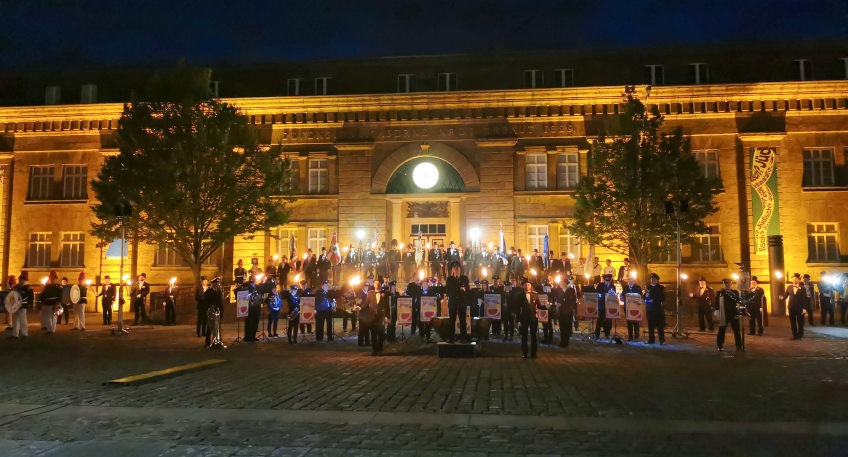 https://www.hallo-minden.de/data-minden/Archiv_Bilder/2026/202607_Juli/20260712_hallo_minden_freischiessen_Groer_Zapfenstreich.jpg