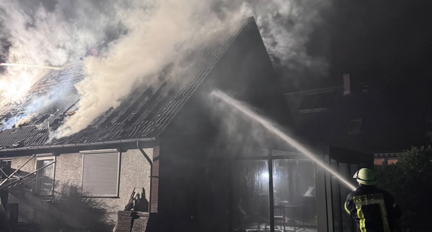 https://www.hallo-minden.de/data-minden/Archiv_Bilder/2026/202607_Juli/20260722_hallo_minden_feuerwehr_porta_Auenangriff_Rueckwaertige_Seite.jpg