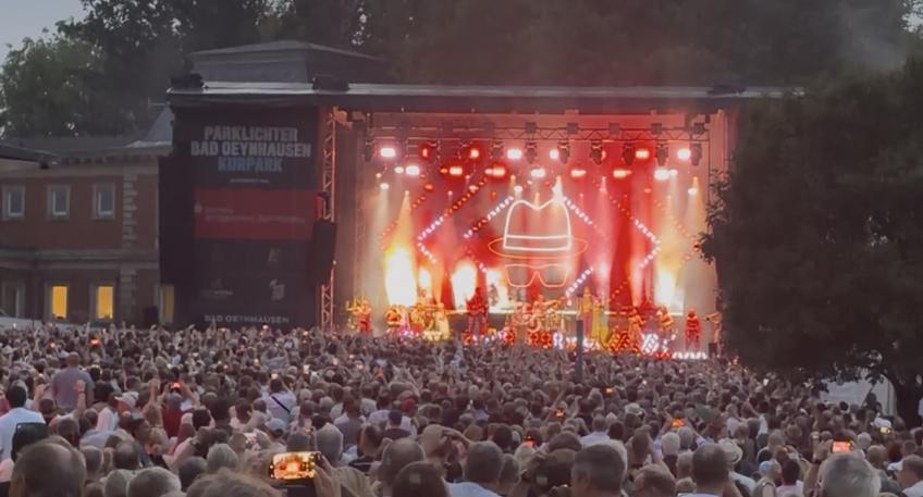https://www.hallo-minden.de/data-minden/Archiv_Bilder/2026/202608_August/20260809_hallo_minden_bad_oeynhausen_Parklichter_Konzert_c_Hingsen.jpg