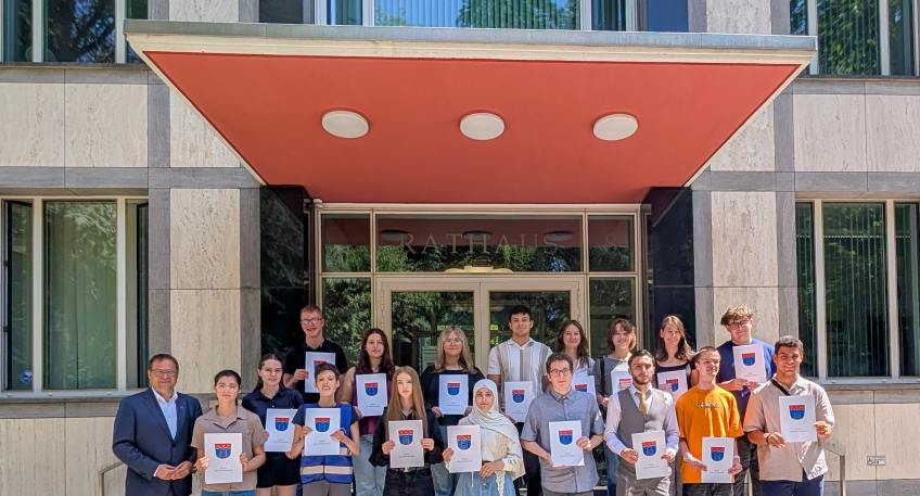 https://www.hallo-minden.de/data-minden/Archiv_Bilder/2026/202608_August/20260812_hallo_minden_bad_oeynhausen__Ehrung_engagierter_Schuler.jpg