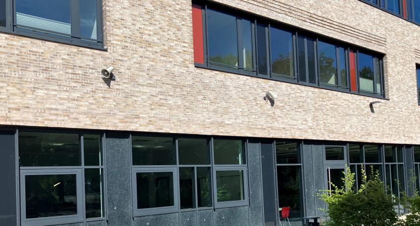 https://www.hallo-minden.de/data-minden/Archiv_Bilder/2026/202608_August/20260812_stadt_minden_Fensterscheiben_an_der_Sekundarschule_zerstort.jpg