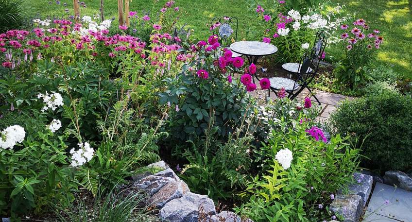 https://www.hallo-minden.de/data-minden/Archiv_Bilder/2026/202609_September/20260906_hallo_minden_kreis_STW_Garten_Hartmann_Gartenblick_mit_Staudenbeet_in_Lenas_Staudengarten.jpg