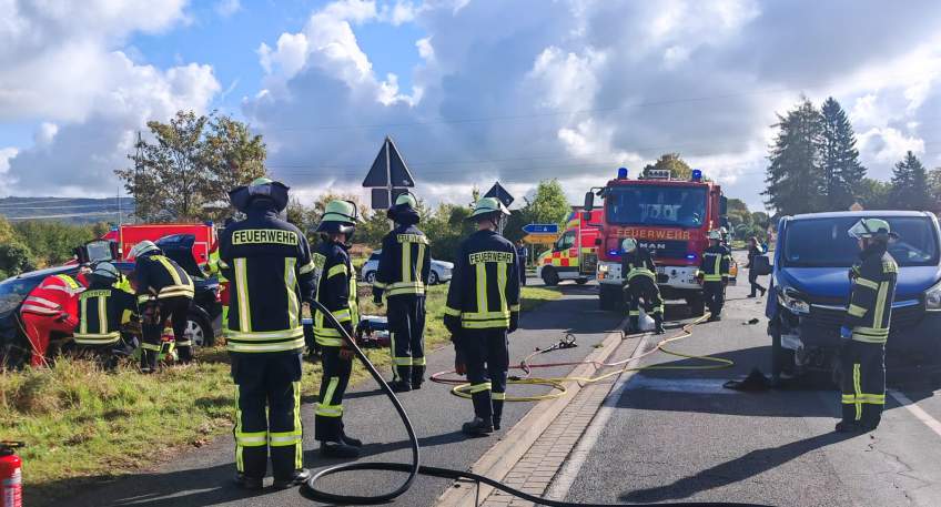 https://www.hallo-minden.de/data-minden/Archiv_Bilder/2026/202610_Oktober/20261002_hallo_minden_feuerwehr_porta_unfall_wulpke.jpg